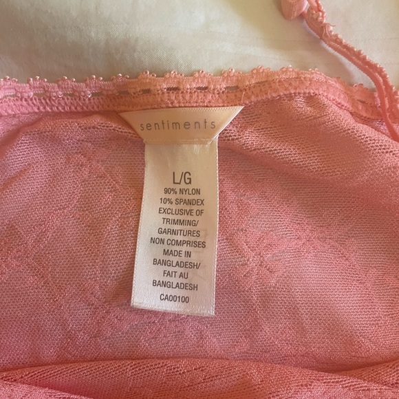 ADORABLE pink mesh flower detailed cami - Picture 4 of 4